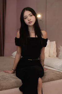 AnneCurtis Public  2টি ছবি