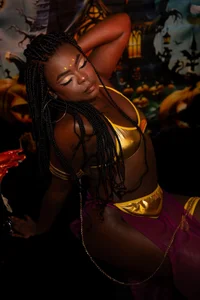 Amine_west Zulma Bilde