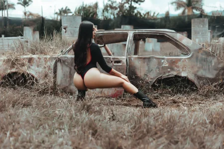 AndreaRoux Look & Enjoy ❤  2টি ছবি