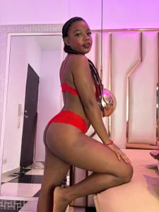 AlissonKim_ A delicious Ebony Pic 2