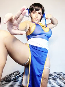 Heyitsyoss Chun-li cosplay Pic 2