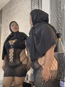 Helen_Camila Public Pic 5