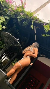 “Tropical Temptation” 🌴🔥 de RenataReyes  4 Imagens