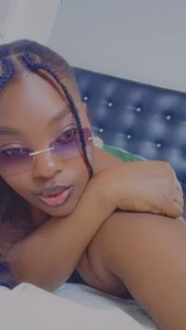 ebony_NeighborMoans taste all this Foto 2