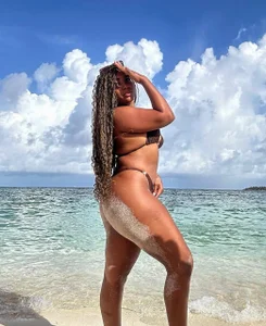 madisoncurt_ BEACH DAY Foto 4