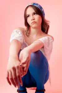 Hey_lucy__ Soft thoughts, bold colors... 💖  4টি ছবি