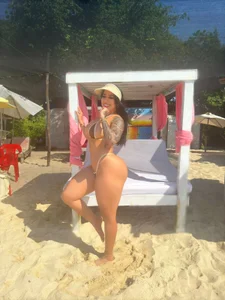 kiim_taaylor vacation Pic