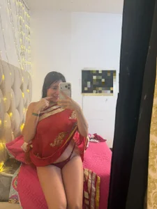 _tamara_priya_ ❤️‍🔥 Red to light your desires... do you dare to look at me a little more? 😈💋 Billede