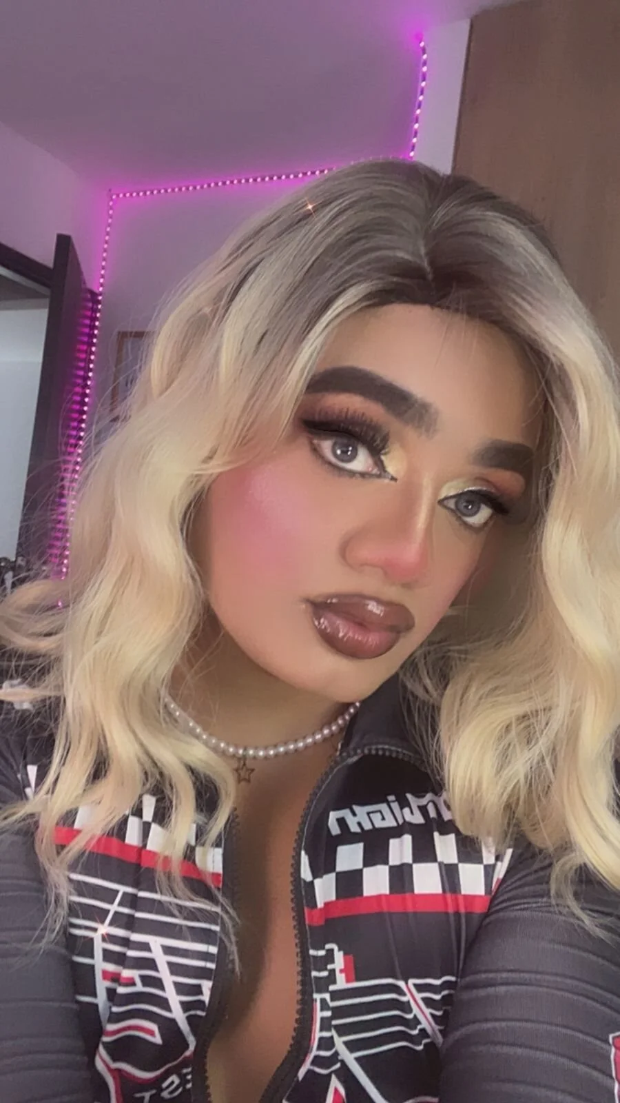 Amber_bigdick22 热门图片 9543