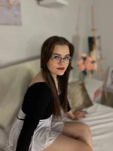 ShyEmma_ Public Pic 5