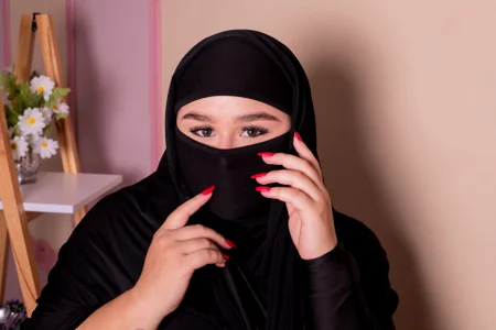 _zharaa Pretty face slika 2