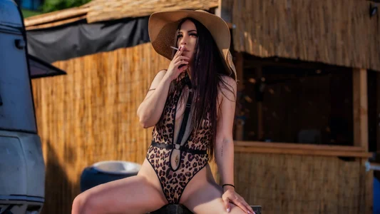 Ella_Raven Beach babe Gambar 8