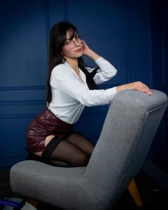 sarah_saenz_のʚ ɞ Sleek lines, sharp mind. Just a secretary? More like the CEO in disguise. ʚ ɞの 7枚の写真