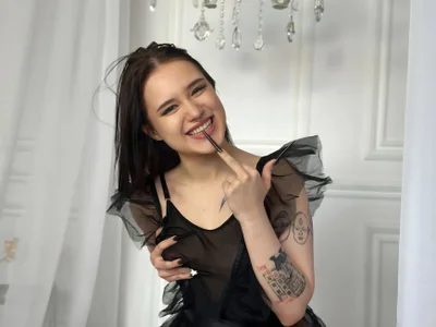 CarolineTenders Public Pic 4