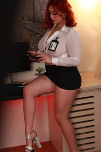 Talia_FoxxのI will be your whore secretary, your lover heheの 3枚の写真