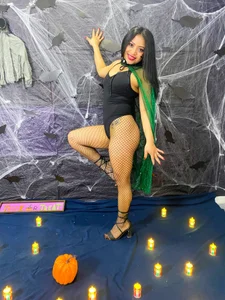 Trick, Treat, or Me?🎃💥 od KelseaDream  5 snímek