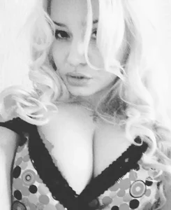 ManishaKat Public Poză