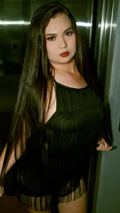 MADISSONLOVE_のIn the Elevator 🖤の 5枚の写真