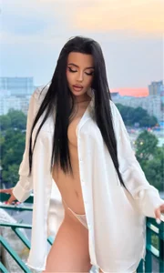 In white de Melany_Ass  Imagens