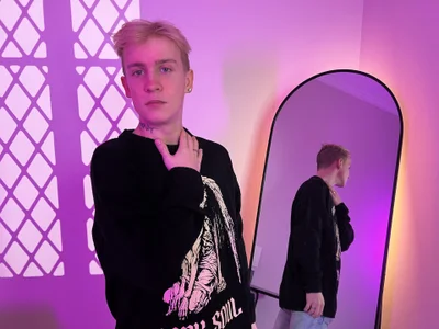 AlexxSweet: hot reflection ( 4 фото)