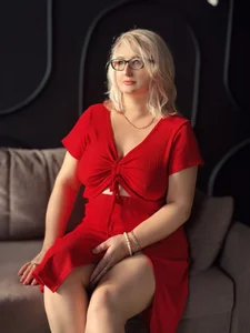 DianaFrances What dress should I wear on a date? Red? Fotka 7