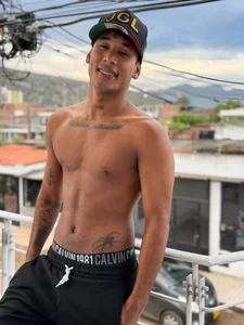 sexy-athletic-guy Public Foto 4