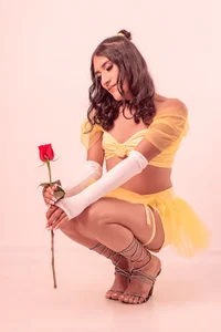 CamilaHarperr_のYellow princess 🌟🌟の 3枚の写真