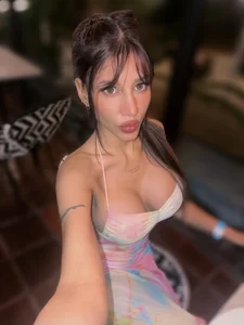 Bella_Bauerr2 Public Pic 2