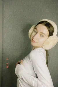 CindaWinnの“Soft lingerie, a cozy long sleeve, and effortless allure — a blend of comfort and temptation capturの 3枚の写真