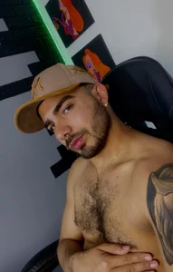 adamhairy: hey love ( фото)