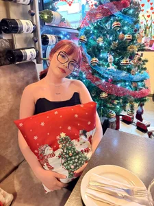 LizzieGrantt Merry Christmas Pic