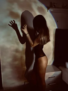 Ema_porcaroli It's so magical to feel like we're on the moon. 🌷 صورة واحدة|Ema_porcaroli It's so magical to feel like we're on the moon. 🌷 صورتان|Ema_porcaroli It's so magical to feel like we're on the moon. 🌷  5 صور|Ema_porcaroli It's so magical to feel like we're on the moon. 🌷  5 صورة