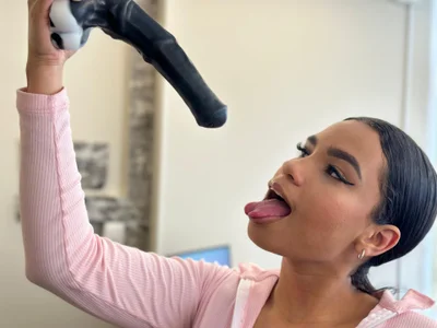 KhateAndersson Khate is naugthy Pic 4