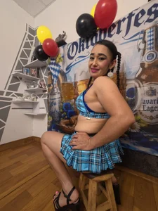 Prost! 🍺 It’s Oktoberfest! Come join my room and get wild with me! 🥨💦 de charlotte-11  6 photos