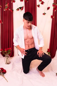 💪🏽🔥 My body is your Valentine’s gift. od AlessioVitale  3 snímek