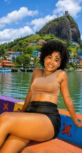 Akemy_Saunders Public slika