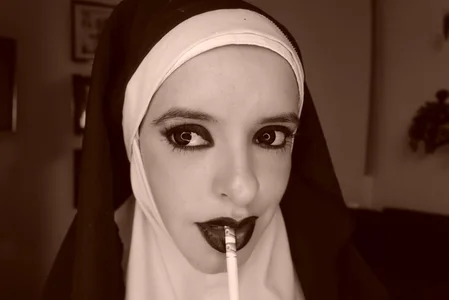 YourMissAlice 🚬 Immagine  3