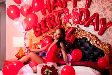 AnahisBennett Birthday Queen 👑🎂 Foto 7