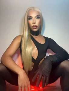 DanniLee_のMISS LEE 🔥の 3枚の写真