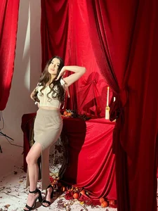 AureaMaggi My Red photo shoot Pic 3