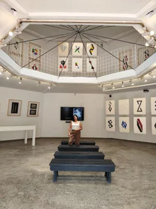 taylor_bennet Beautiful museum Pic 4