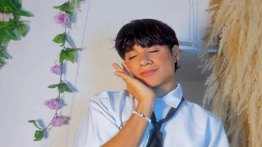 Leo_Glow 📚🖊 Pic 3