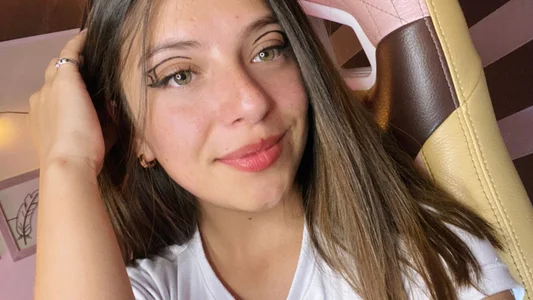 milly_kenner hazelnut 👀 Foto 6