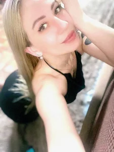 Valerie_Foxy Public Pic 2
