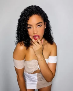 Kiara-Lux "Cuerpo y deseo" 💋 Pic 2