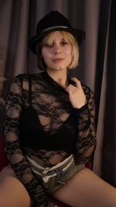 KellePourier want you Bilde