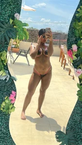 Isa_squirt1 Tanning afternoon Foto 2