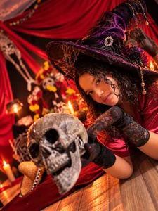 AraFerrer 🖤 ​​Halloween After Dark 🔥 Which photo cast a spell on you? Pic 8