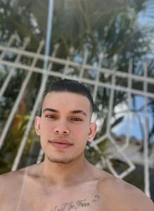 Emcapuchado_Josee Public slika