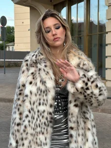 Wallflowerr Public Pic 2